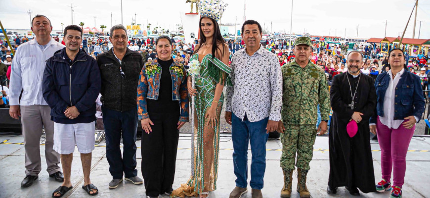 Corona Alcalde Mario López a Miss Tamaulipas, Scarlett Mercado como reina del Festival del mar 2023