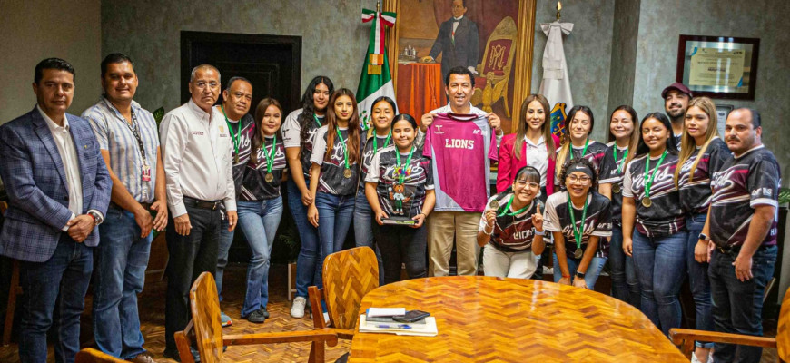Reconoce Alcalde Mario López a destacados deportistas matamorenses, entre ellos, de la UTM