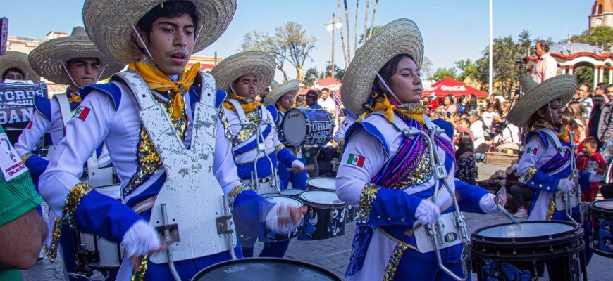 Más de 2 mil alumnos participan en espectacular desfile organizado por el Gobierno de Matamoros