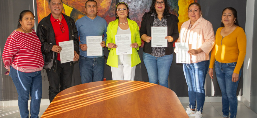 Firma Gobierno de Matamoros, a través de SECUDE, convenio con Comparsa tradicional Los Palmares