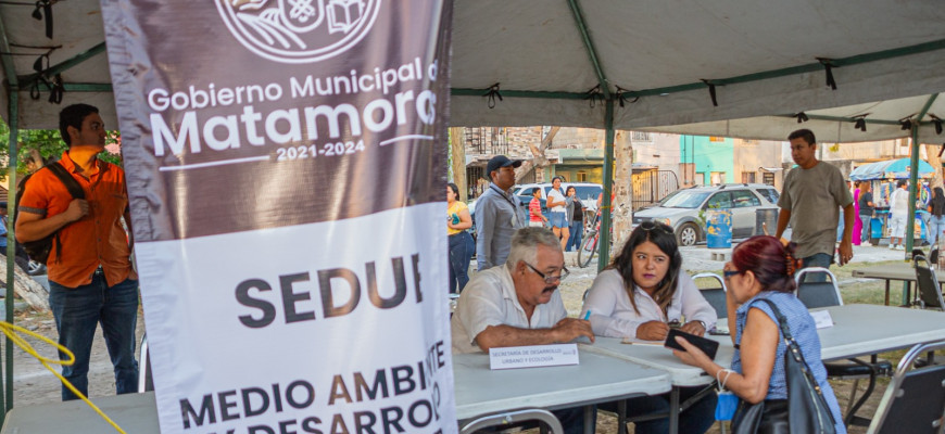Funcionarios del Gobierno de Matamoros, escuchan y atienden necesidades de población, en brigada asistencial