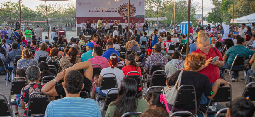 Funcionarios del Gobierno de Matamoros, escuchan y atienden necesidades de población, en brigada asistencial