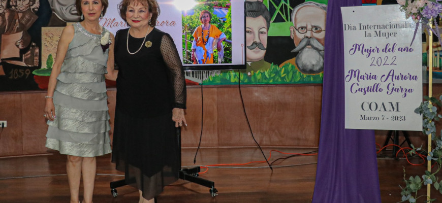Atestiguan Alcalde Mario López y Marsella Huerta, imposición de medalla a la mujer del año del COAM